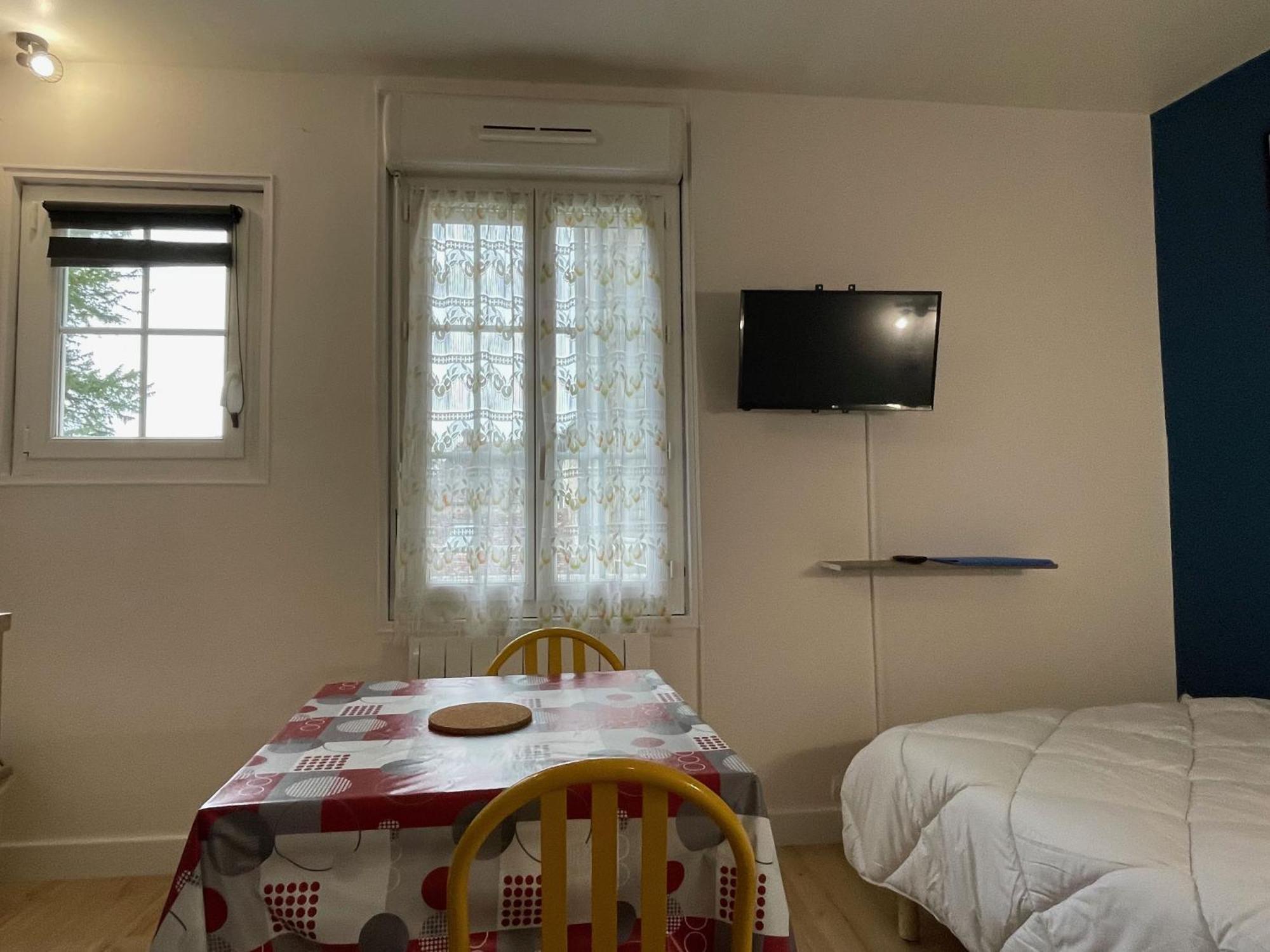 Meuble De Tourisme Dans Parc Arbore 1000M2 - Sejour-La-Roche Eperon La Roche-Posay Room photo